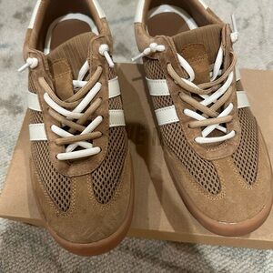 Steve Madden Tan and Cream Fashion Sneakers